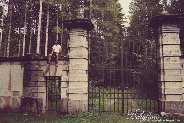 Das verbotene Tor in der Pakranlage von Schloss Linderhof