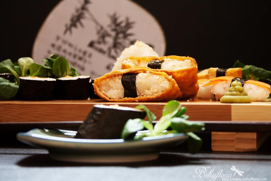 vegetarisches Sushi - Tofutaschen mit Reis